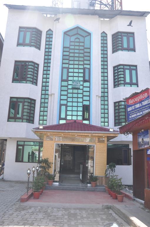 Hotel Azad Durgjan Esterno foto
