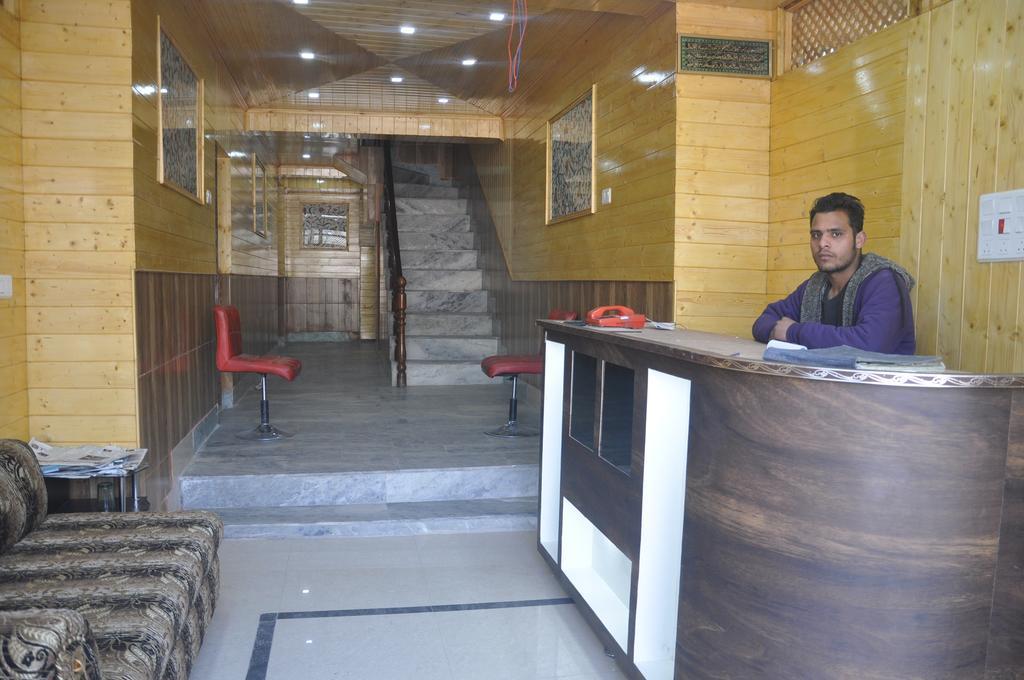 Hotel Azad Durgjan Esterno foto
