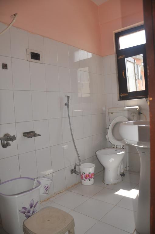 Hotel Azad Durgjan Camera foto