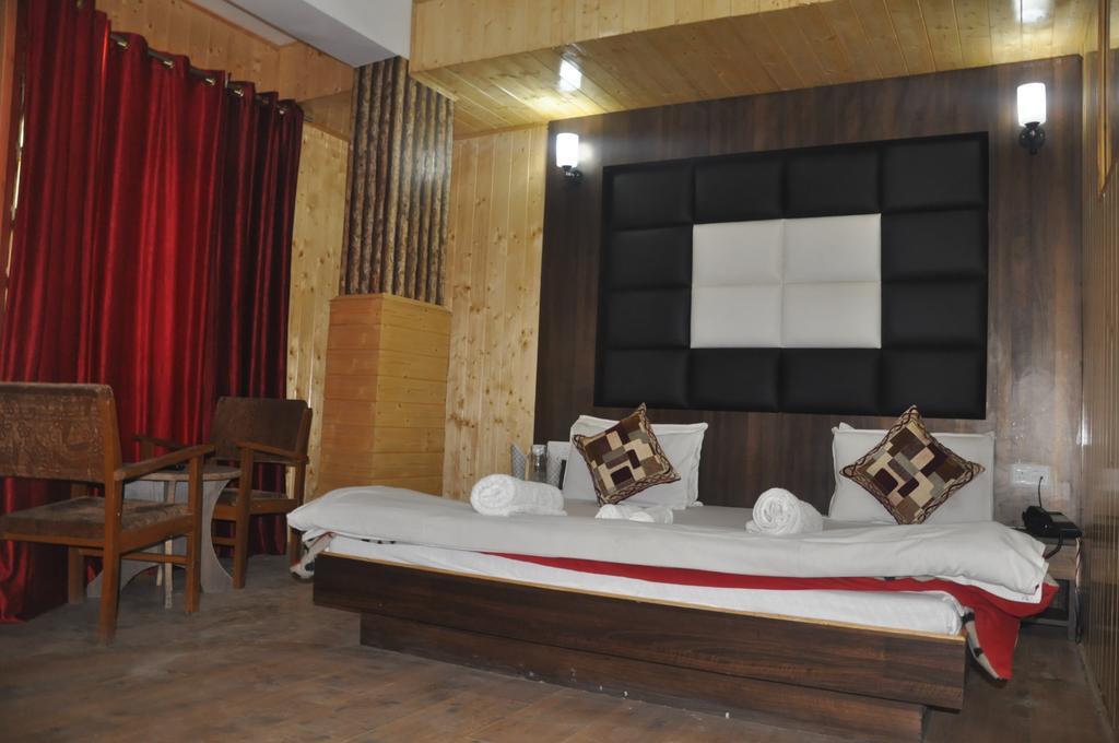 Hotel Azad Durgjan Camera foto