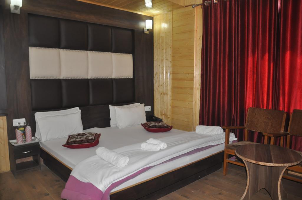 Hotel Azad Durgjan Camera foto