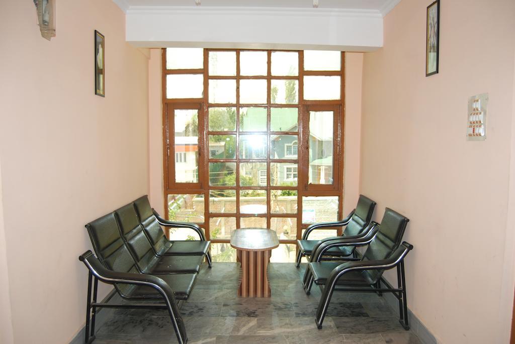Hotel Azad Durgjan Esterno foto